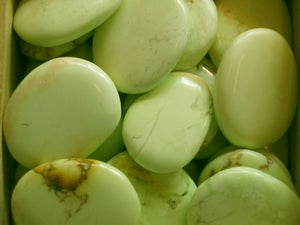 Platte steen Chrysopraas ca 4cm