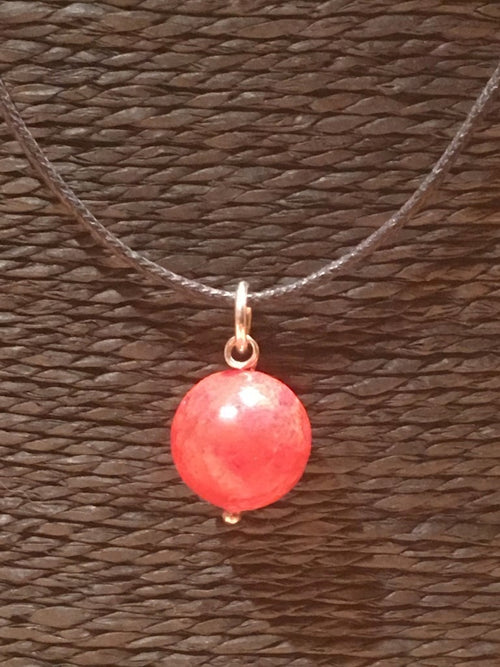 Bloedkoraal Hanger aan Koord - Halssieraad Rood - c.a. 1x1cm