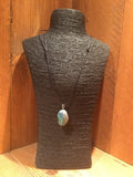 Ajoiet Hanger Groot aan Koord - Halssieraad Groen / Blauw - c.a. 3x1,5cm