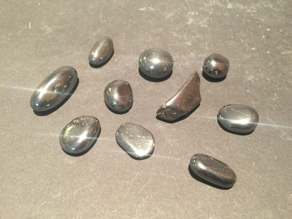 Hematiet Steentje Gepolijst - c.a. 10 gram - 1,5 tot 2cm