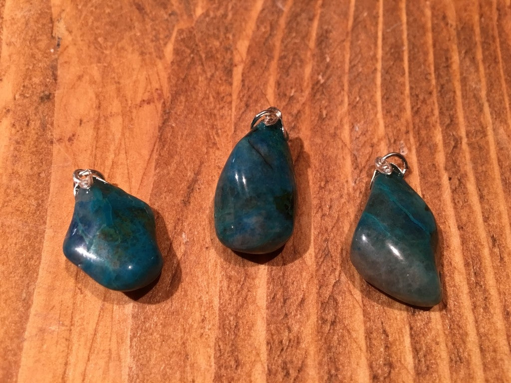 Ajoiet Hanger Klein aan Koord - Halssieraad Groen Blauw - c.a. 2x1cm