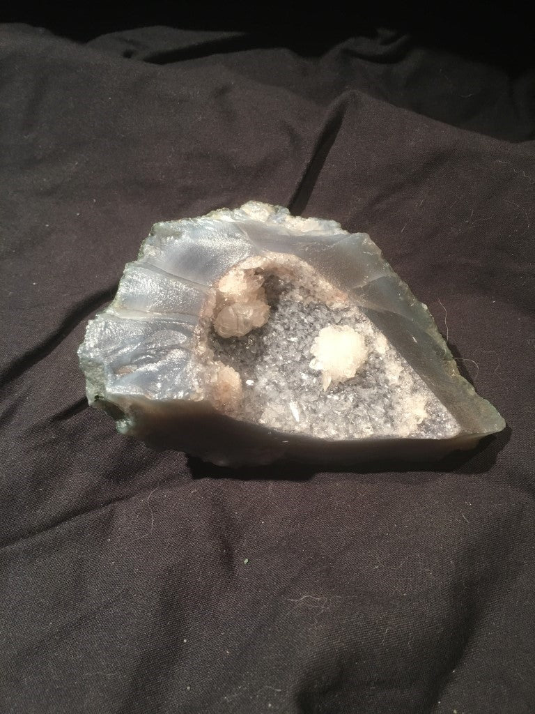 Amethist in Chalcedoon Kristal - Cluster / Geode - Brazilië - 460gr 8x11x5,5cm