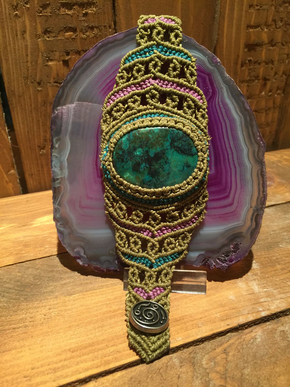 Handgemaakte Armband van Macramé cord met ingelegd Chrysocolla