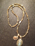 Labradoriet hanger met fossiel aan Labradoriet ketting (Handgemaakt)