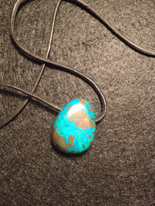 Chrysocolla hanger aan zwart koord (Handgemaakt)
