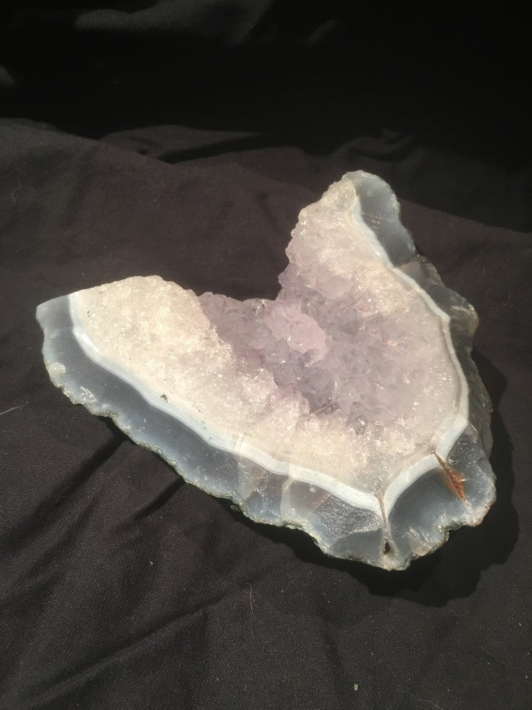 Amethist in Chalcedoon Kristal - Cluster / Geode - Brazilië - 720gr 14x11x7,5cm