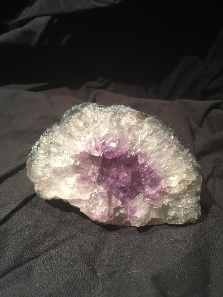 Amethist in Chalcedoon Kristal - Cluster / Geode - Brazilië - 560gr 8x11x6cm