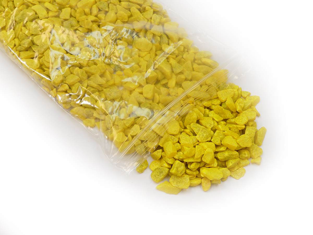 Gele granulaat steentjes 9-13 mm als bodembedekking voor bloempotten en tuindecoratie