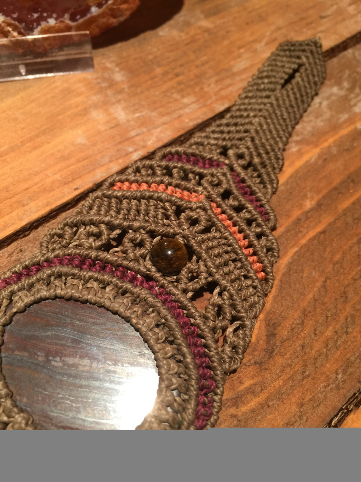 Handgemaakte Armband van Macramé cord met ingelegd Tijgeroog