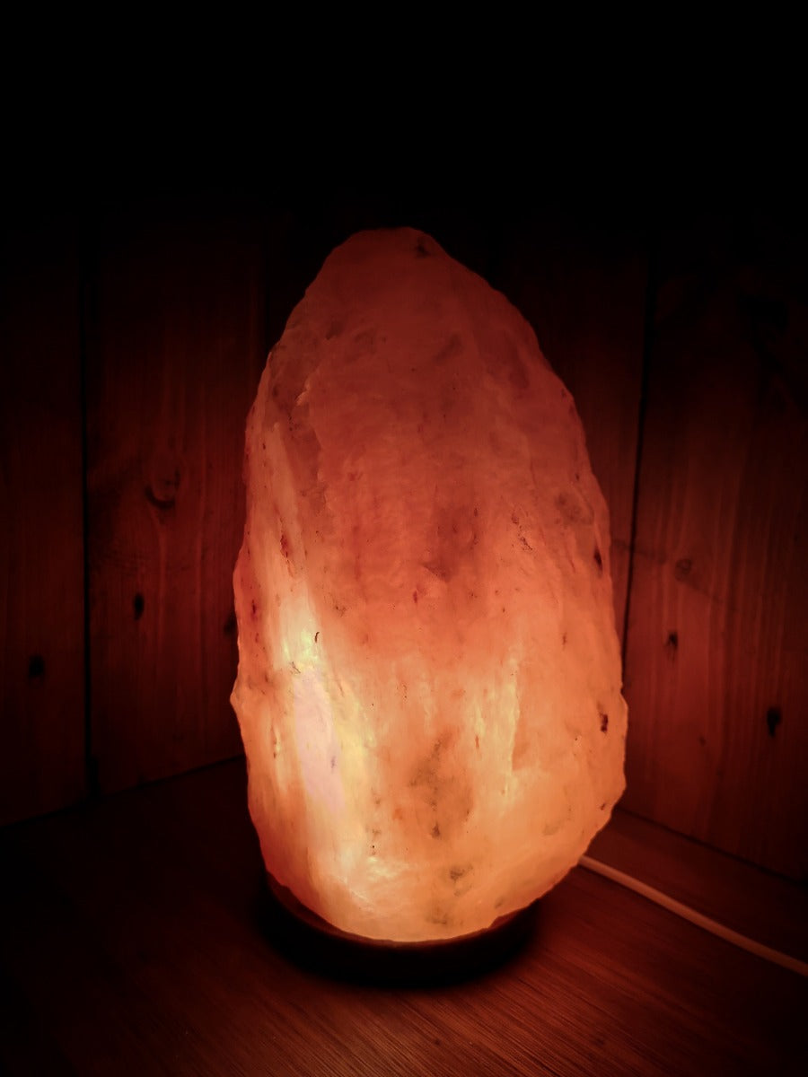 Zoutlamp GROOT XXL 18-21kg met LEDLAMP - Himalaya Zout 100% Natuurlijk - Tafellamp met led lamp van Natuurlijk Haliet Zoutkristal met Sfeervol Warm Licht - Extra Lange Kabel 1.8mtr - c.a. 37x24cm