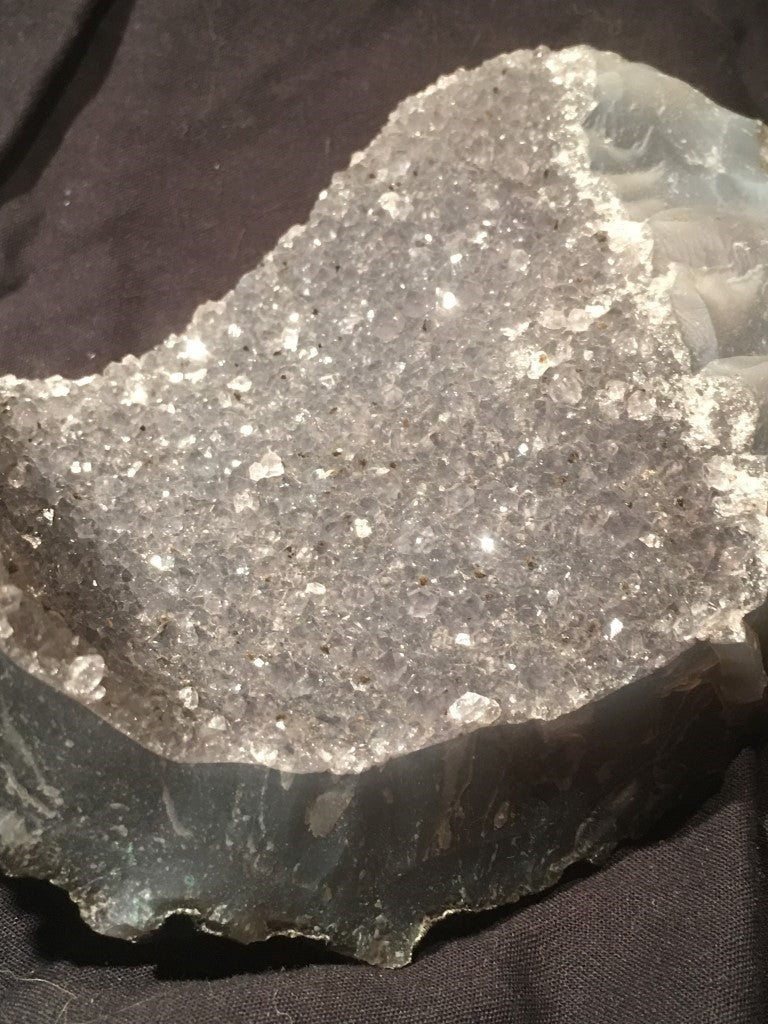 Amethist in Chalcedoon Kristal - Cluster / Geode - Brazilië - 620gr 15x9x9cm