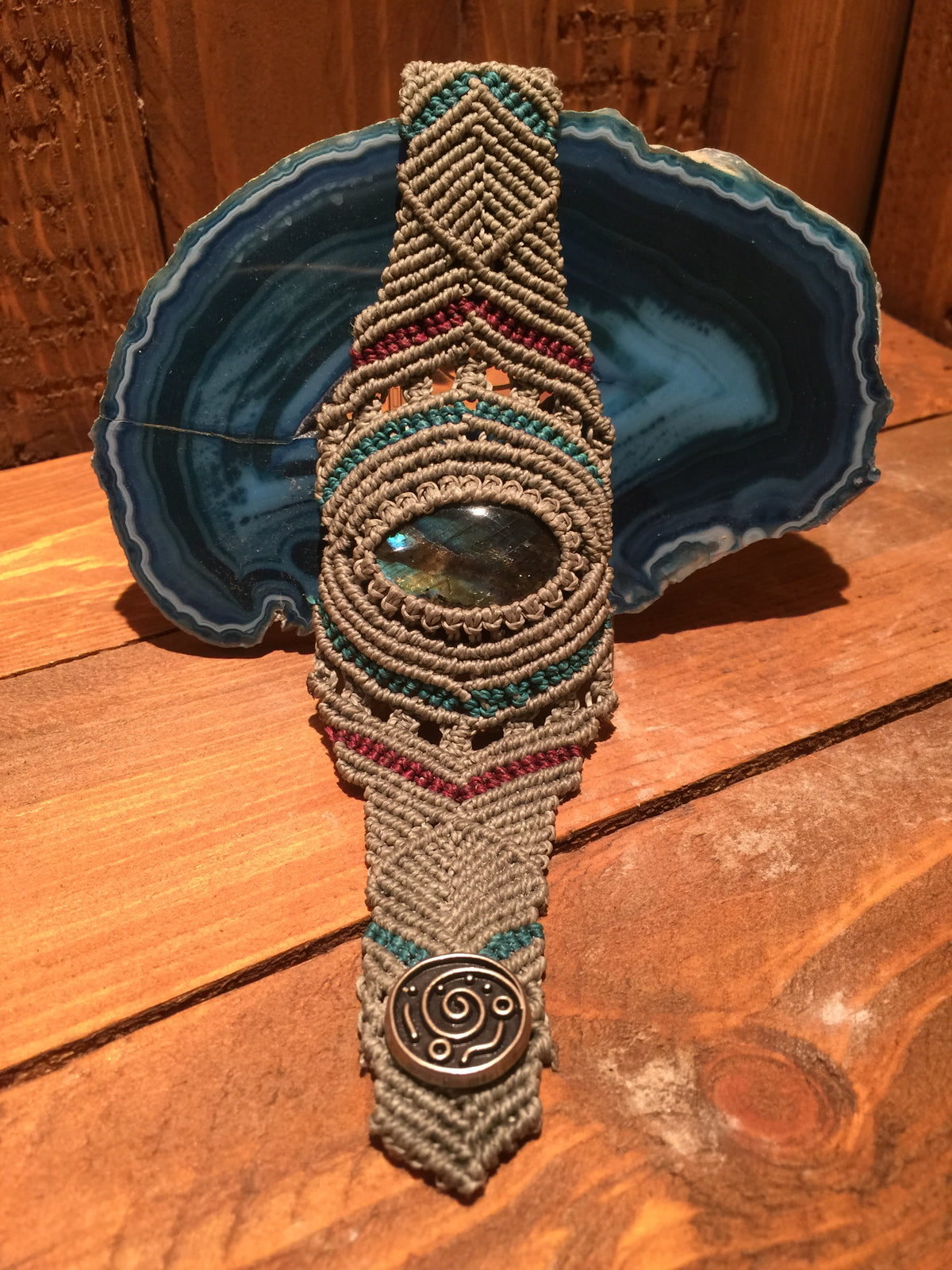 Handgemaakte Armband van Macramé cord met ingelegd Labradoriet