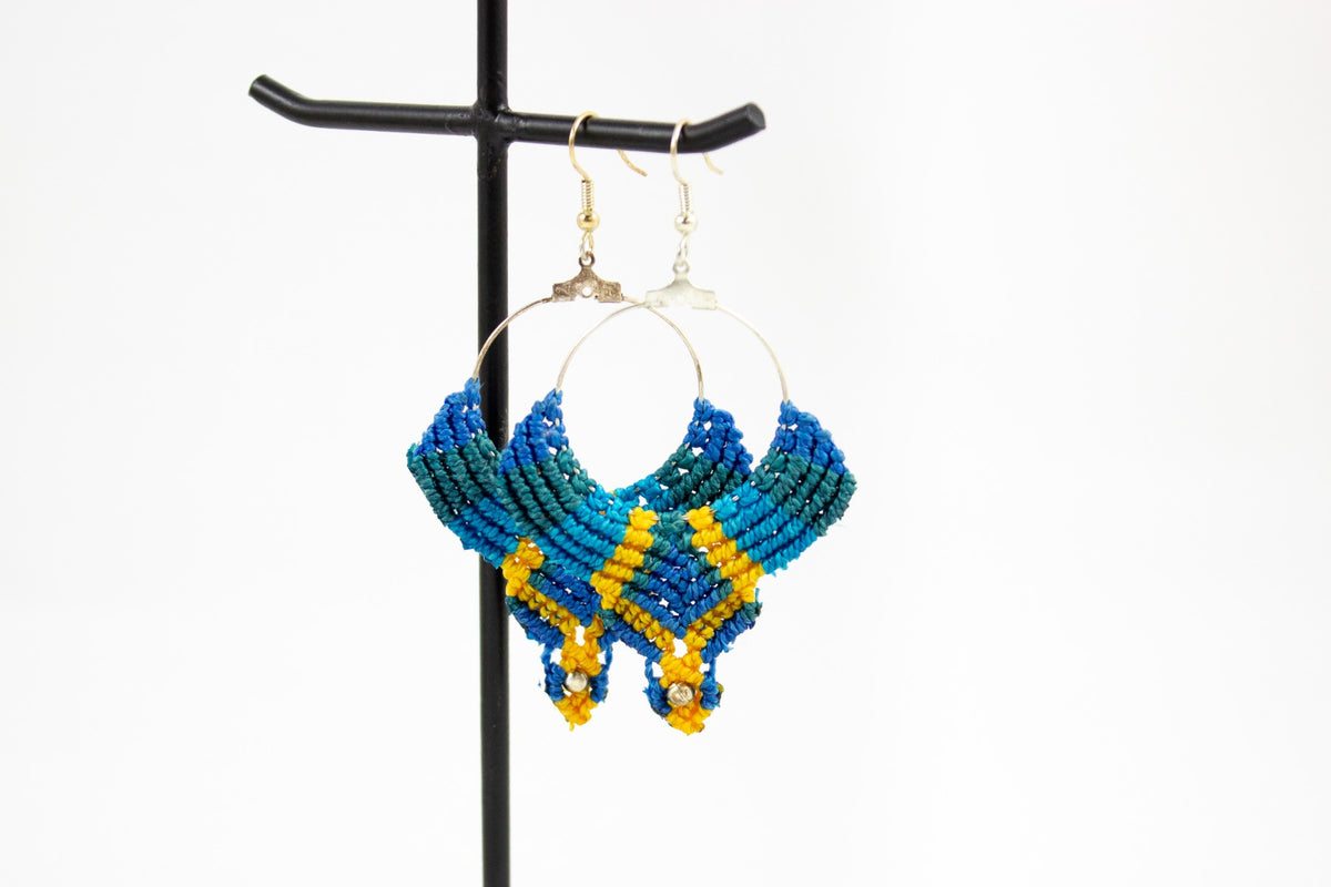 Macramé Oorhangers - Blauw/Geel - Handgemaakt van duurzaam Waxed Polyester - Model H03