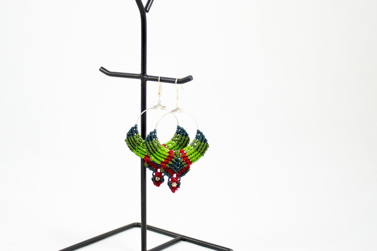 Macramé Oorhang - Grijs/Groen/Rood - Handgemaakt van duurzaam Waxed Polyester - Model H04