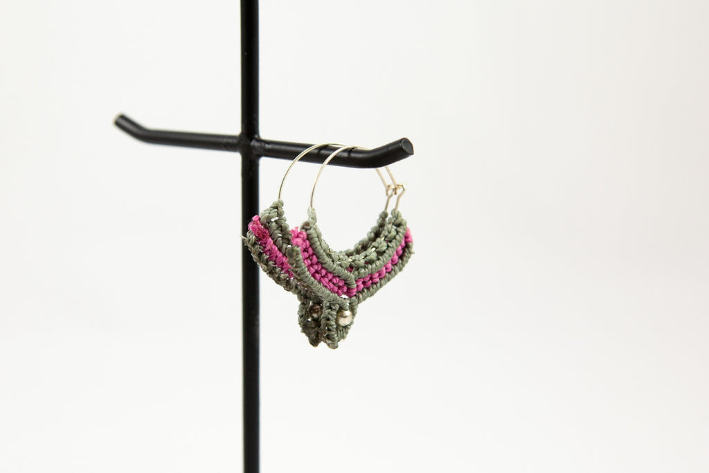 Macramé Oorringen - Grijs / Roze - Handgemaakt van duurzaam Waxed Polyester - Model 01