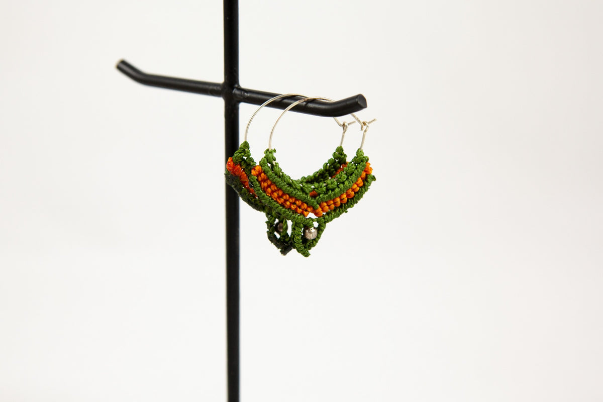 Macramé Oorringen - Olijf Groen / Oranje - Handgemaakt van duurzaam Waxed Polyester - Model 19