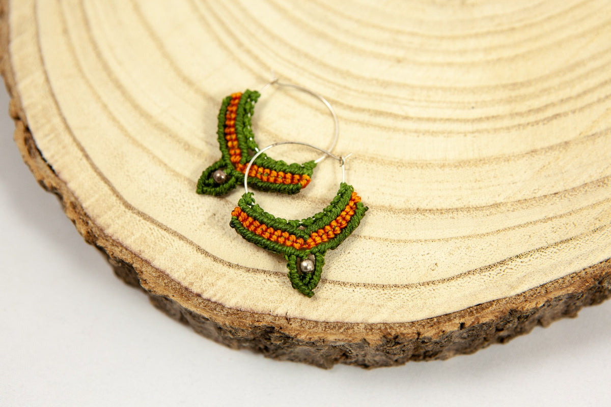 Macramé Oorringen - Olijf Groen / Oranje - Handgemaakt van duurzaam Waxed Polyester - Model 19