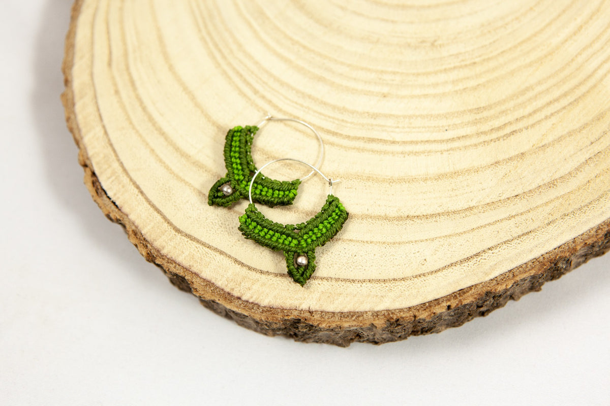 Macramé Oorringen - Olijf Groen / Mos Groen - Handgemaakt van duurzaam Waxed Polyester - Model 20