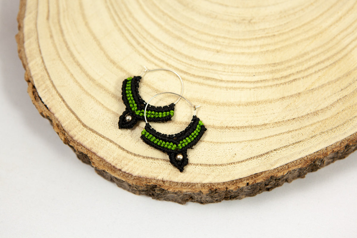 Macramé Oorringen - Zwart / Groen - Handgemaakt van duurzaam Waxed Polyester - Model 08