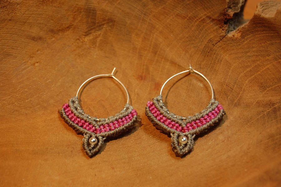 Macramé Oorringen - Grijs / Roze - Handgemaakt van duurzaam Waxed Polyester - Model 01