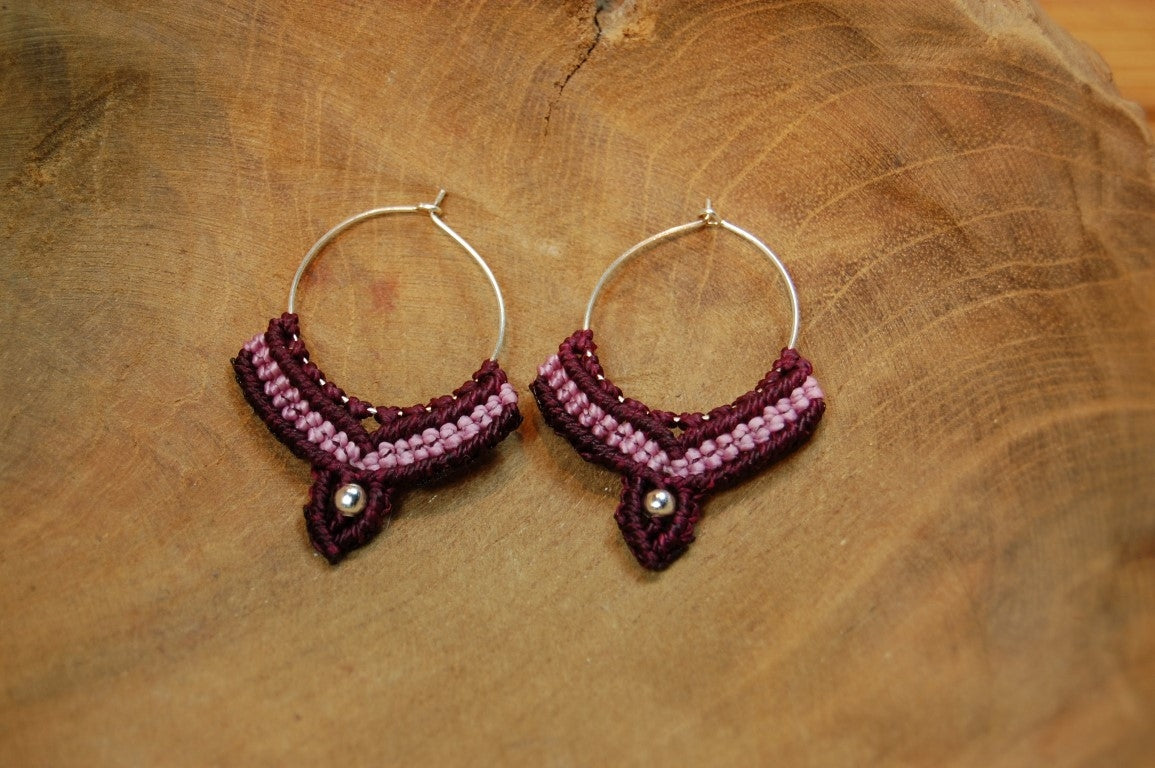 Macramé Oorringen - Aubergine / Zacht Roze - Handgemaakt van duurzaam Waxed Polyester - Model 16