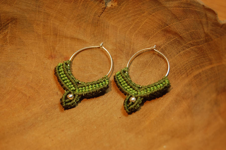 Macramé Oorringen - Olijf Groen / Mos Groen - Handgemaakt van duurzaam Waxed Polyester - Model 20