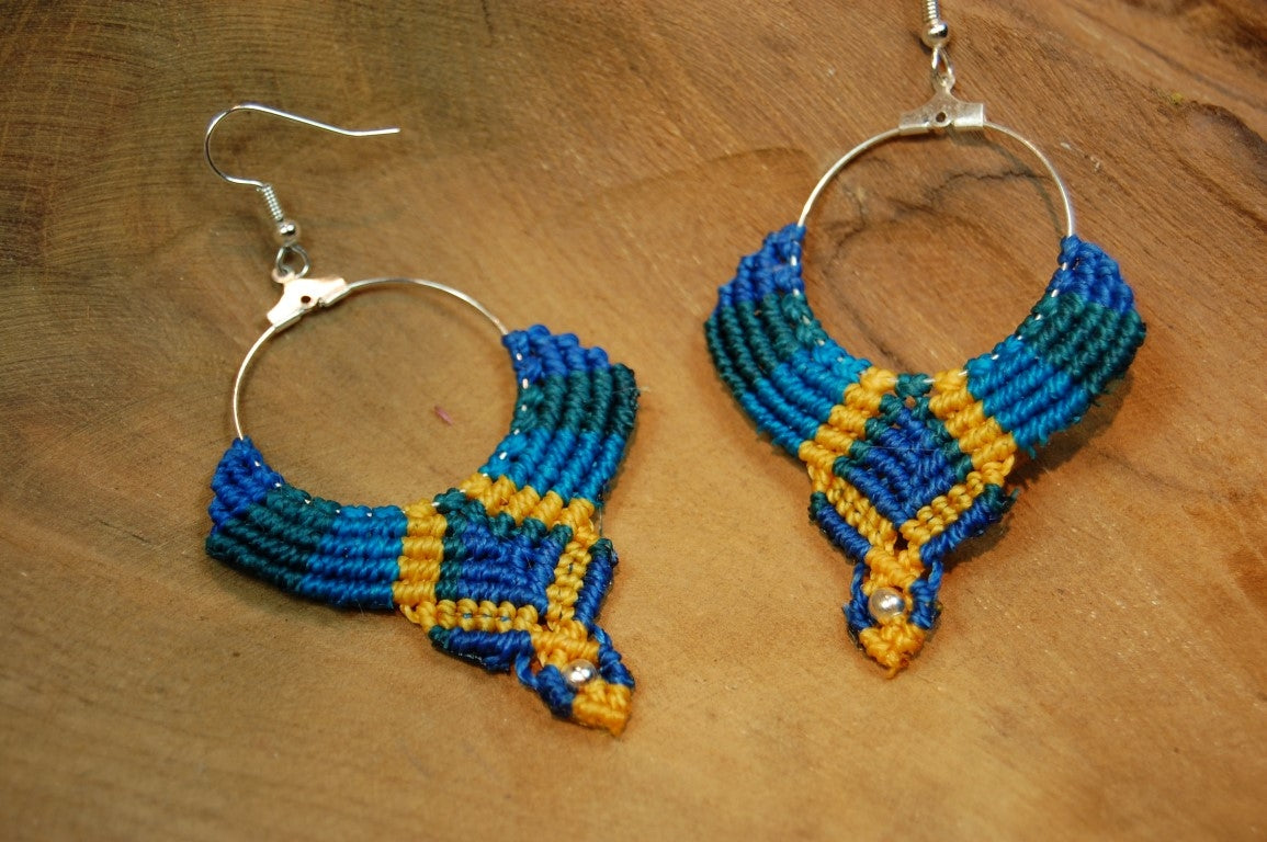 Macramé Oorhangers - Blauw/Geel - Handgemaakt van duurzaam Waxed Polyester - Model H03