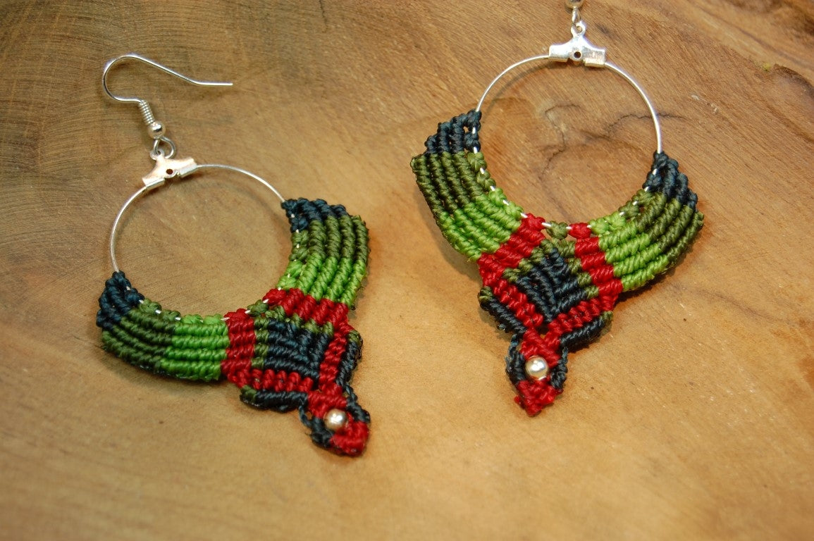 Macramé Oorhang - Grijs/Groen/Rood - Handgemaakt van duurzaam Waxed Polyester - Model H04