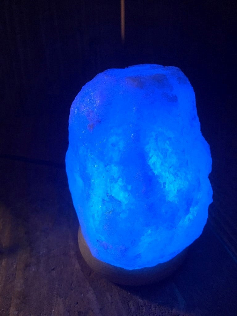 Zoutlamp Rots / Ruw - USB / Wisselt van Kleur - Himalayazout - c.a. 650gr 12x7x6cm