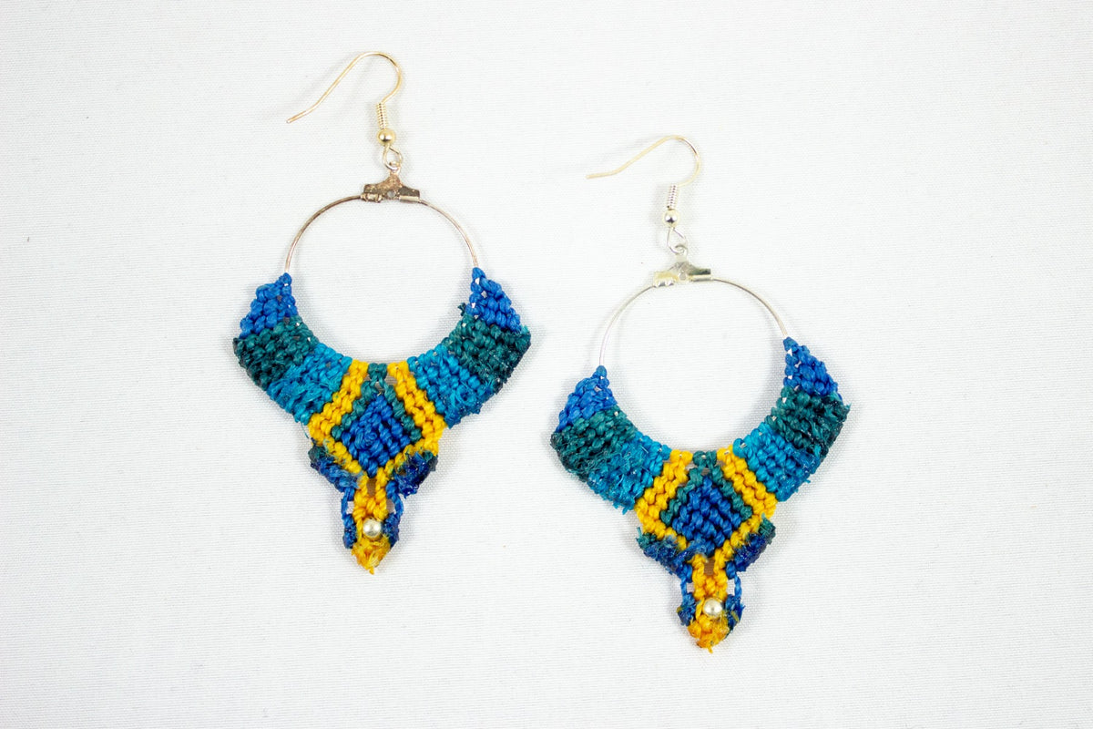 Macramé Oorhangers - Blauw/Geel - Handgemaakt van duurzaam Waxed Polyester - Model H03