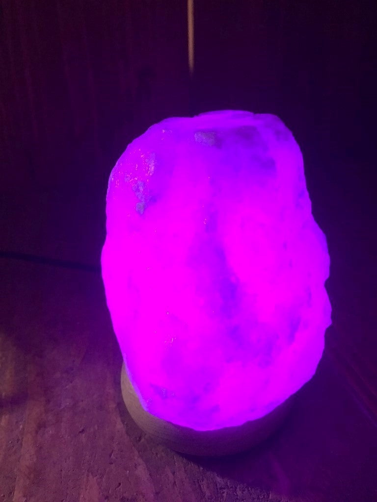 Zoutlamp Rots / Ruw - USB / Wisselt van Kleur - Himalayazout - c.a. 650gr 12x7x6cm