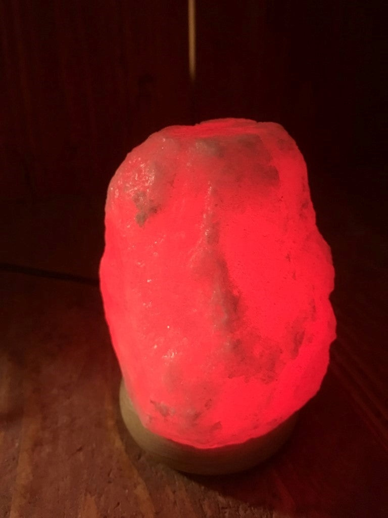 Zoutlamp Rots / Ruw - USB / Wisselt van Kleur - Himalayazout - c.a. 650gr 12x7x6cm