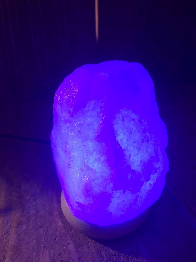Zoutlamp Rots / Ruw - USB / Wisselt van Kleur - Himalayazout - c.a. 650gr 12x7x6cm